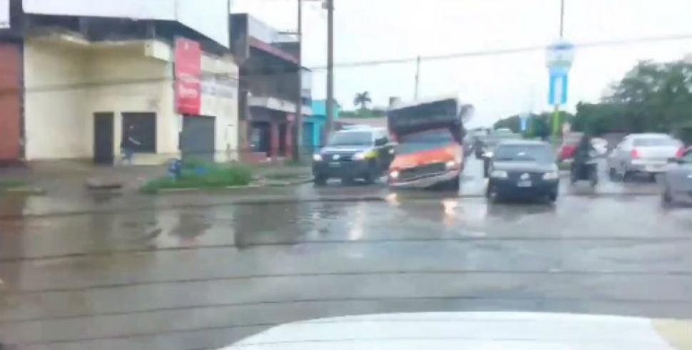Otra de la SAT: Una bocatormenta fue trampa mortal para una camioneta