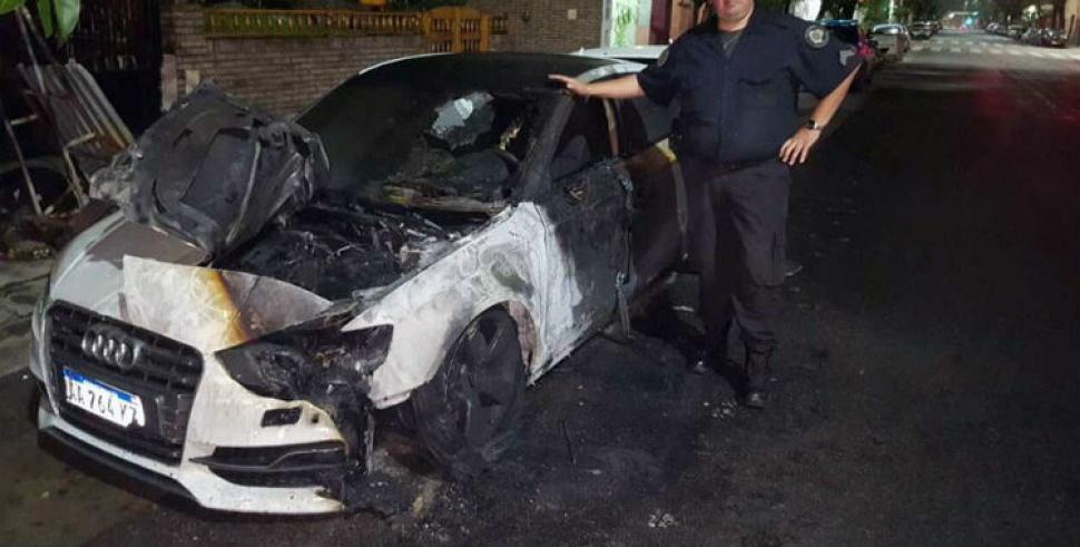 Le prendieron fuego al auto del Pity Martínez