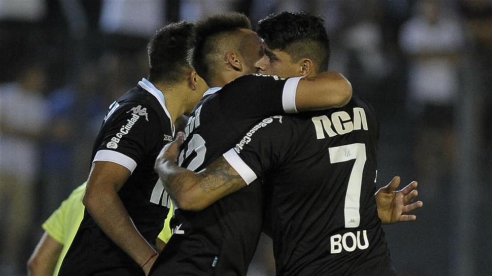 Racing dio vuelta un partidazo para ganarle a Quilmes