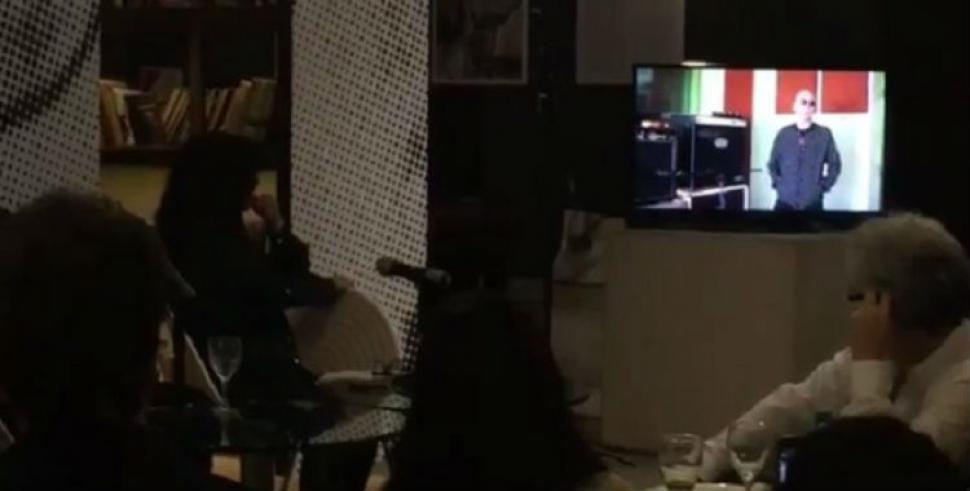 El Indio Solari reapareció inesperadamente en doblemente mediatizado