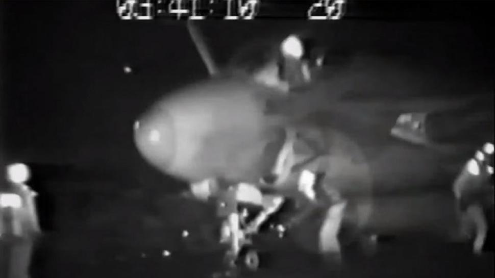 Increíble: Un soldado fue aspirado por una turbina Jet y sobrevivió