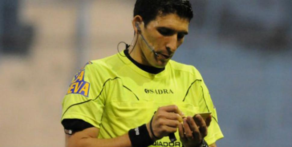 Los hinchas de San Martín denuncian que el árbitro Merlos le hizo señas a la hinchada