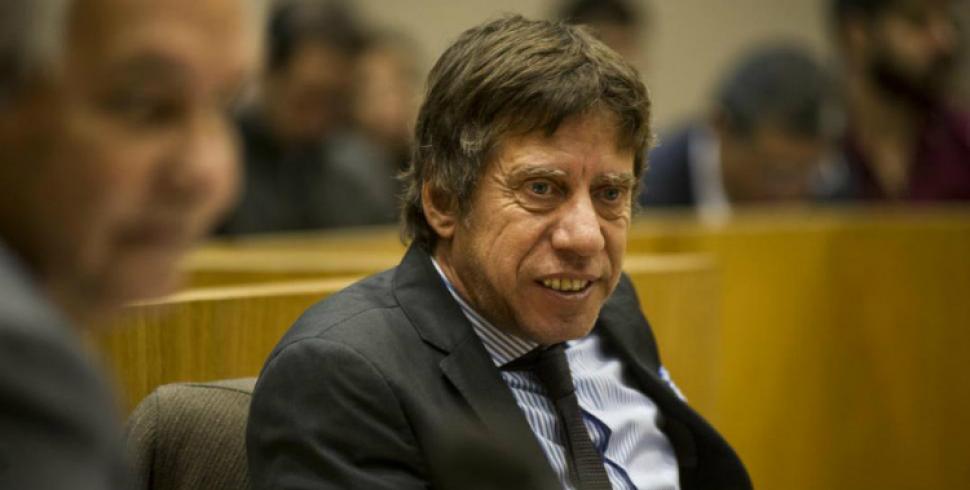 Bussi consideró que la pretensión de ir a la universidad es una idea absurda