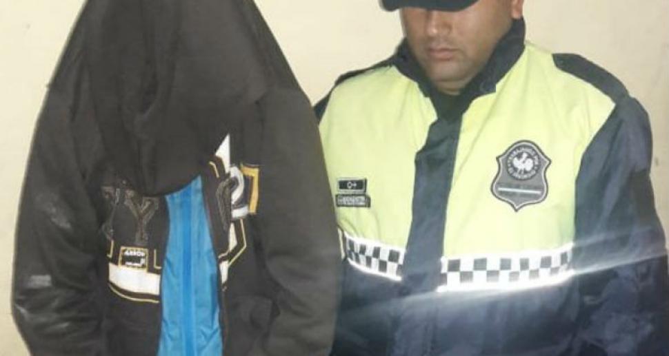 Aprehenden a un delincuente en Tafí Viejo armado con un machete