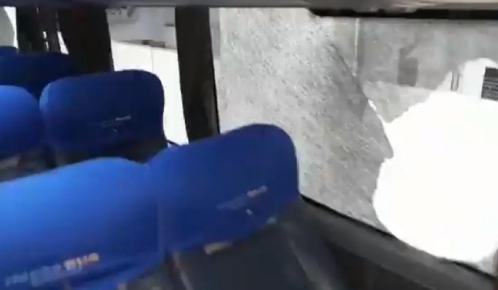 ¡Mirá el video! Así quedó el colectivo de Boca tras el ataque a metros del estadio de River