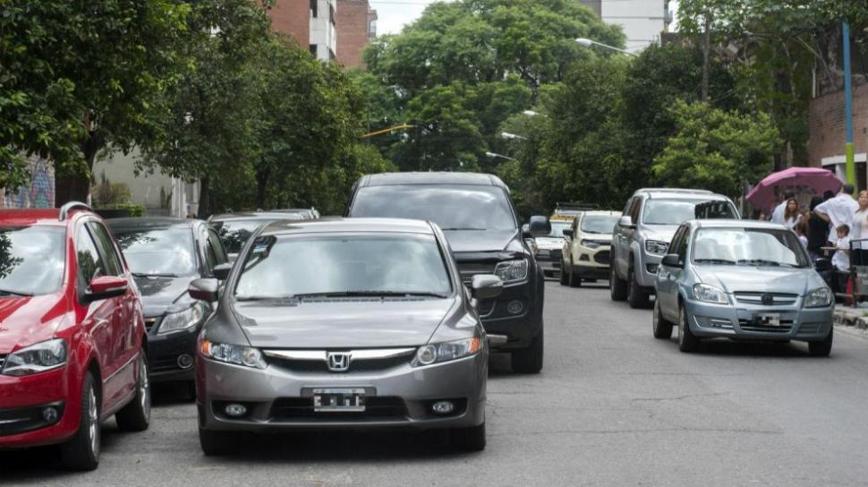 No se podrá estacionar frente a escuelas y colegios
