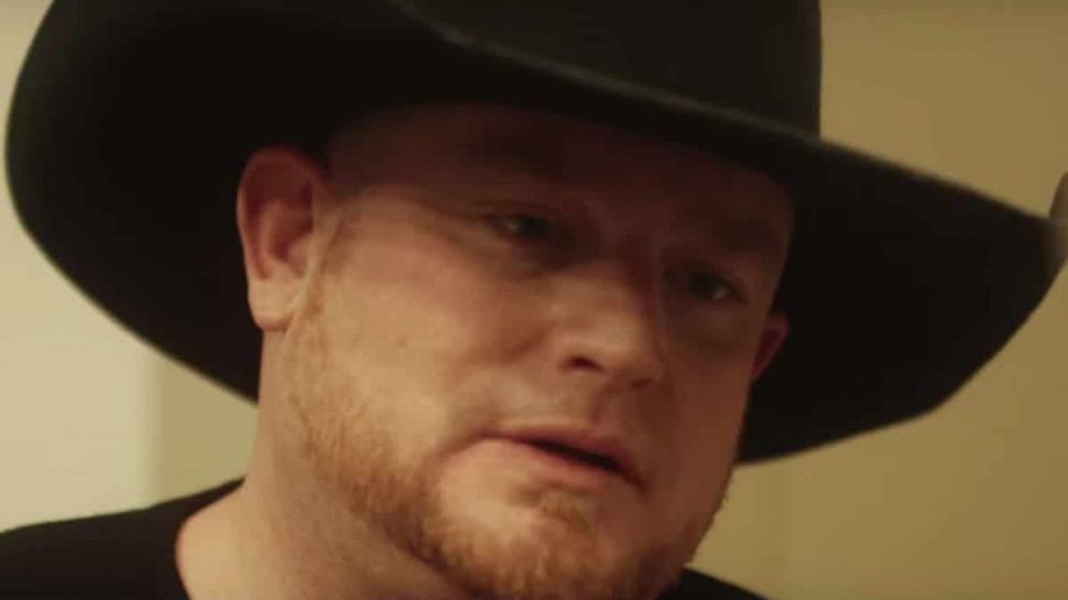 El artista de country Justin Carter se disparó accidentalmente y murió