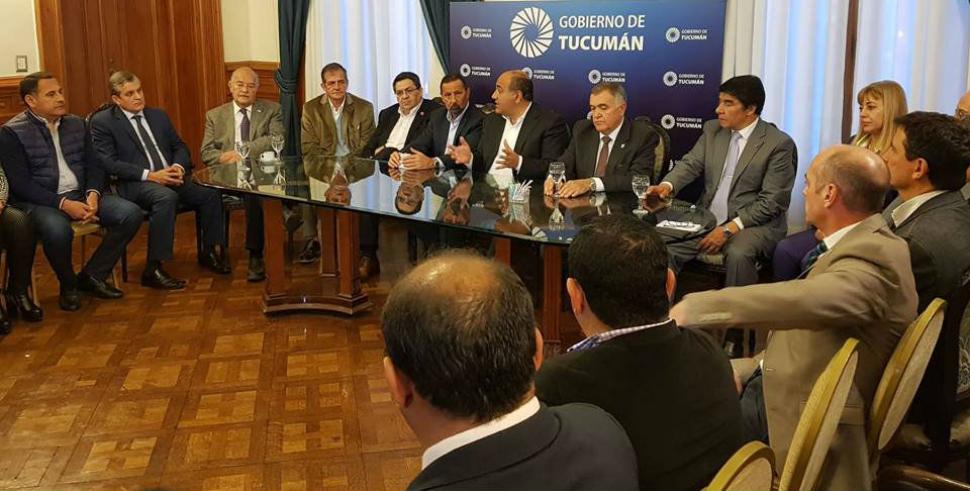 Los candidatos de Manzur se sacaron las fotos oficiales en Casa de Gobierno