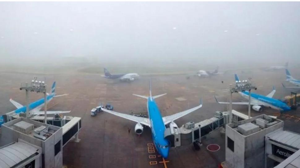 Demoras en Aeroparque y Ezeiza por la tormenta con intensa actividad eléctrica