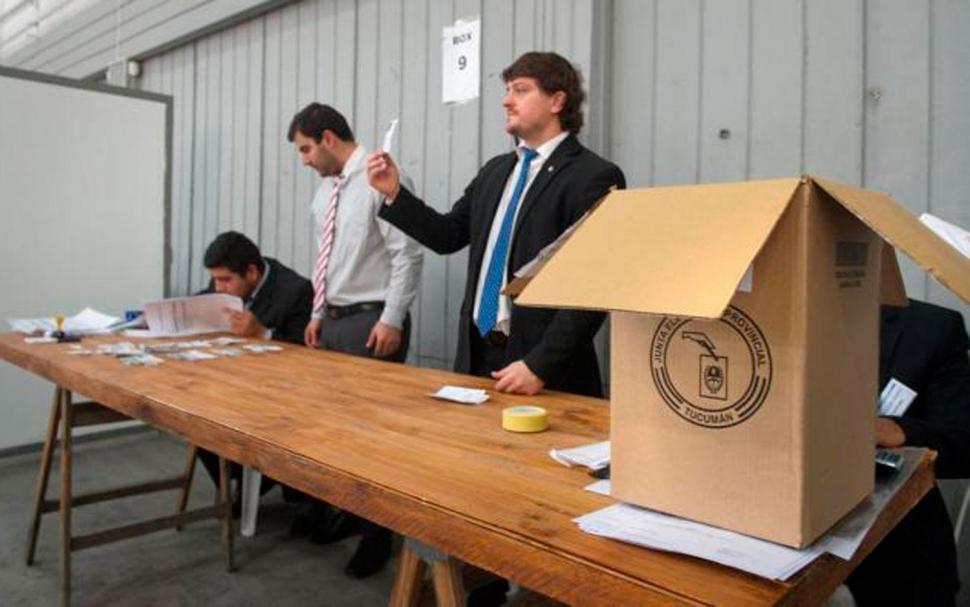 El gobierno nacional asegura que a la medianoche del domingo ya se sabrá quien ganó las elecciones