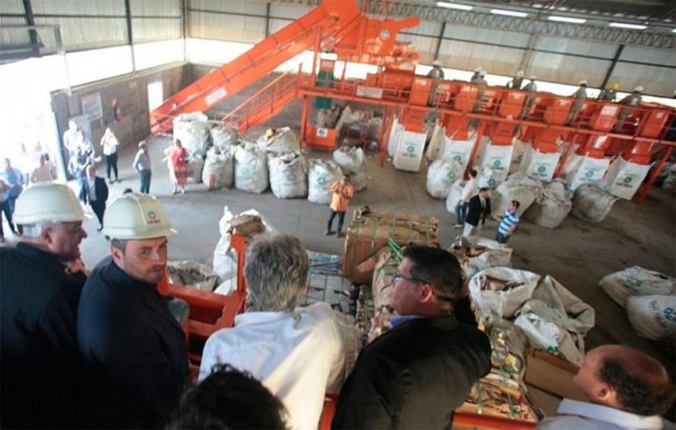 Javier Noguera dejó impresionado al ministro Cabandié con la planta de reciclado de Tafí Viejo