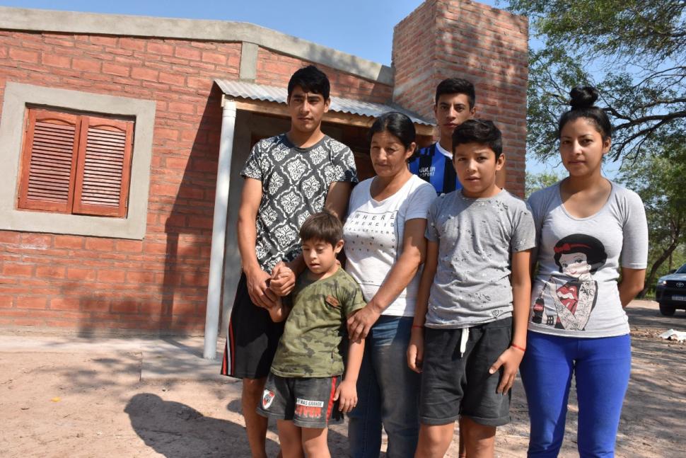 Entregan nuevas casas en La Tapa y Caspi Corral en Santiago del Estero