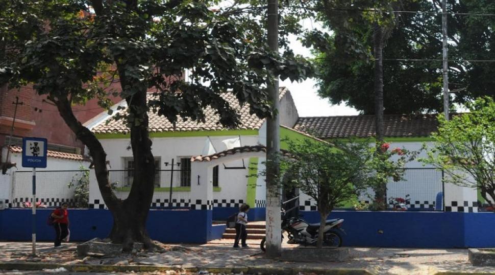 Cinco presos se fugaron de una comisaría e investigan a un guardia por el hecho