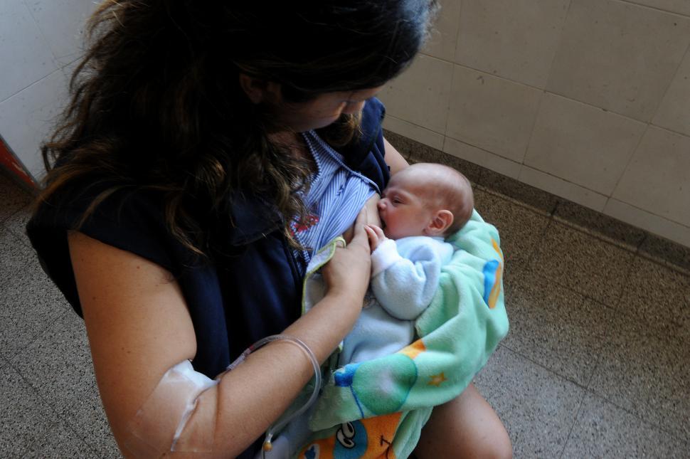 ¿El coronavirus y el dengue se puede contagiar a través de la lactancia materna?