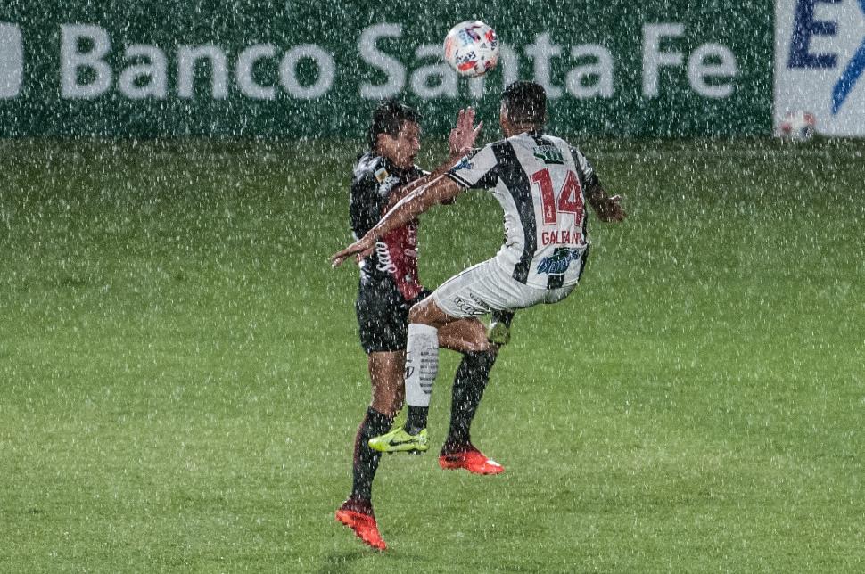 Central Córdoba buscará reafirmar su buen momento ante Colón: Horario, Tv y formaciones