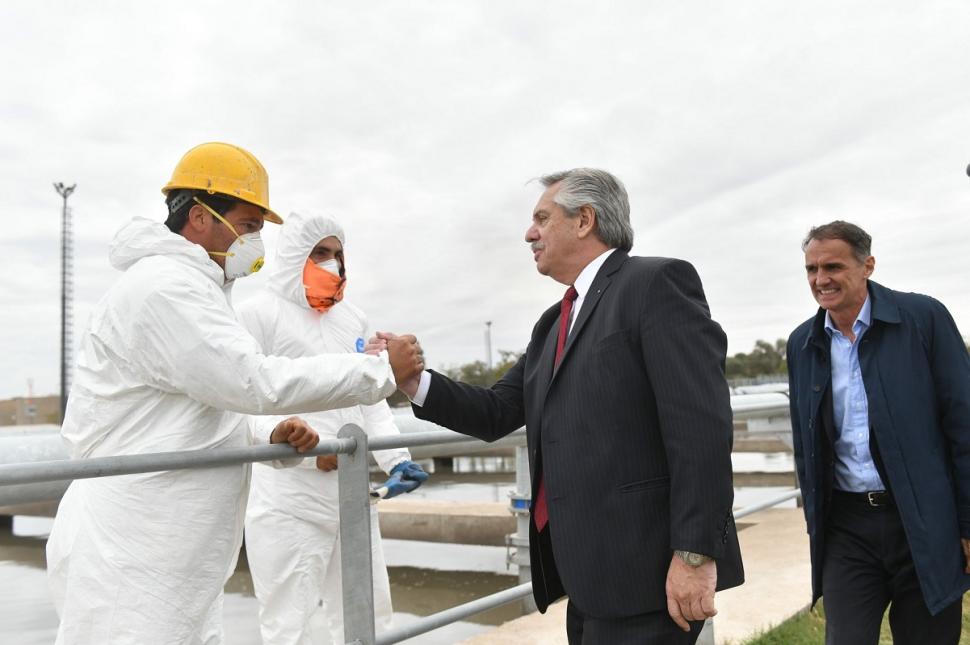Fernández visitó una plata para el tratamiento de líquidos cloacales en Córdoba
