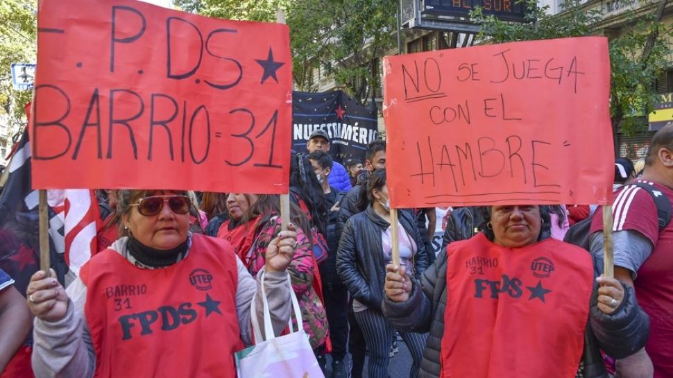 Organizaciones sociales se movilizan en reclamo de un salario básico universal
