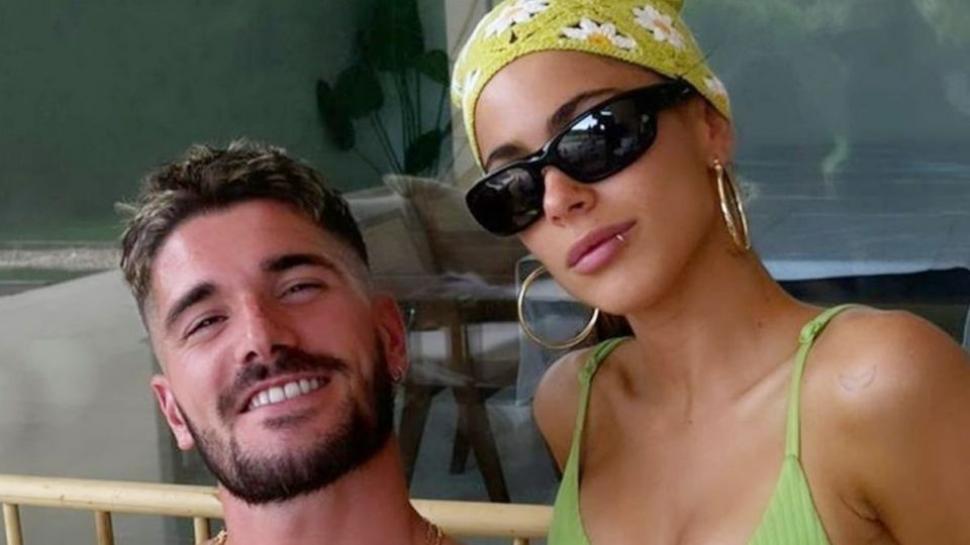 Una amiga de Tini Stoessel la mandó al frente: En septiembre ya estaba a los besos con Rodrigo en los boliches de Madrid