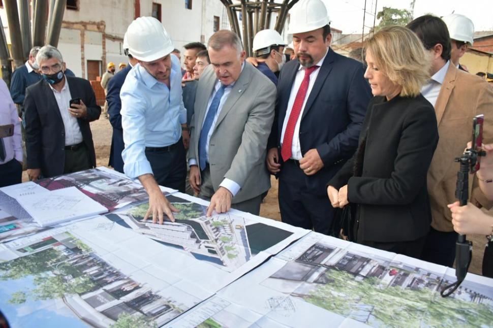 Centro de monitoreo y luminarias nuevas, mientras avanzan las obras del centro cívico