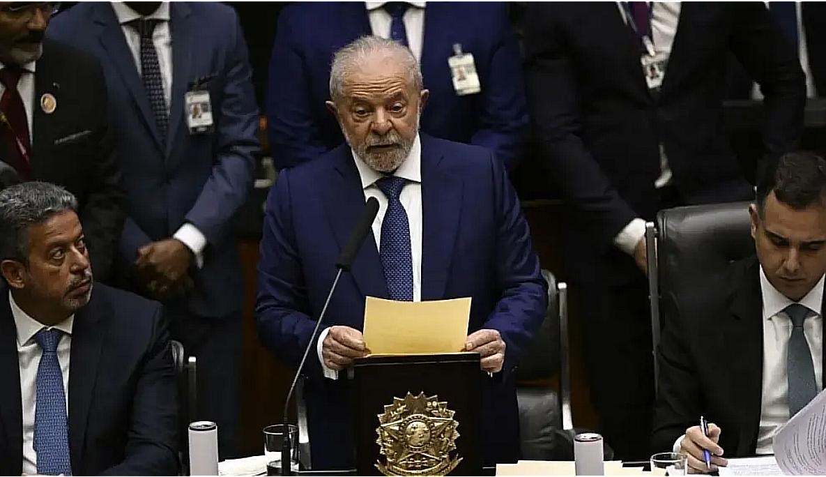 Lula da Silva juró como nuevo presidente de Brasil ante el Parlamento