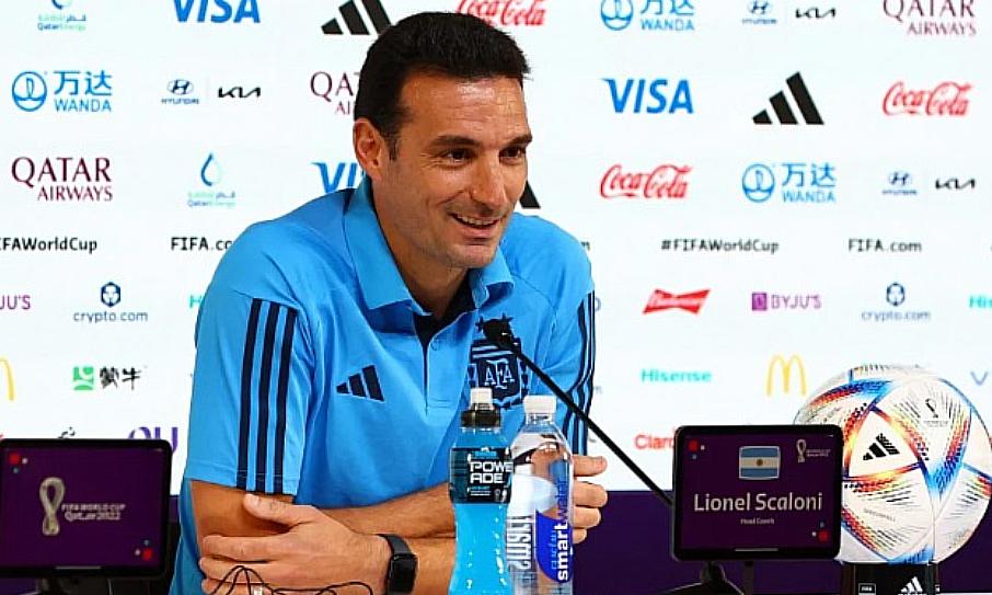 Scaloni espera sentarse con Tapia y ver si llega a un acuerdo en cuanto a su renovación