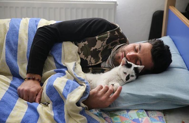 Conmovedora historia del gato Enkaz, rescatado entre escombros tras el terremoto en Turquía