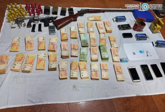 Su expareja lo denunció por haberla golpeado y la Policía encontró cocaína y armas