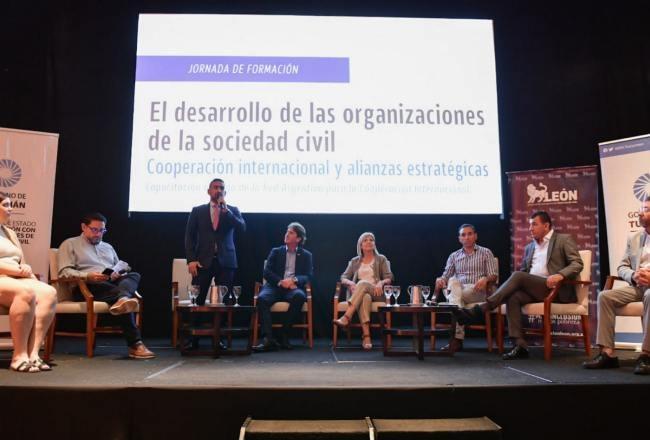 Capacitan sobre el desarrollo sostenido de las organizaciones de la sociedad civil