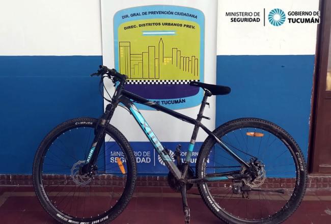 Recuperan una bicicleta robada y aprehenden al ladrón en Parque 9 de Julio