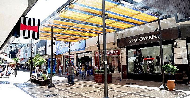 La subida del dólar preocupa a los comerciantes por la reducción de la oferta de productos