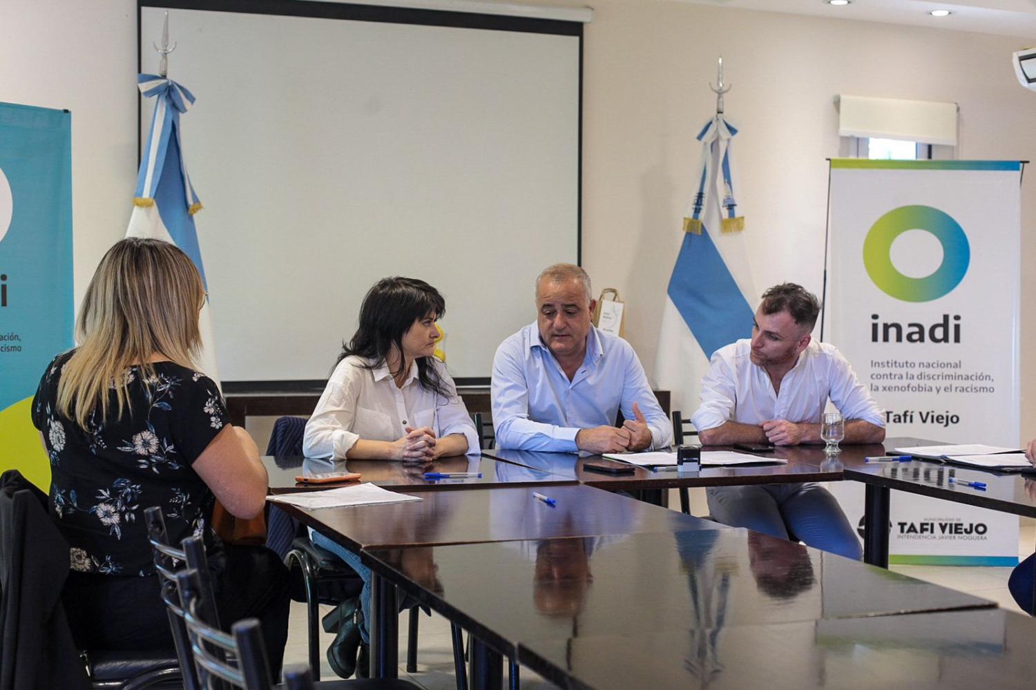 Igualdad: Javiar Noguera firmó un acuerdo con el INADI