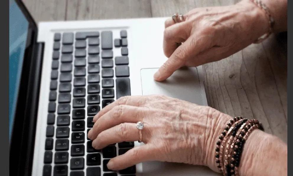 Jubilados de Anses pueden acceder a una computadora en noviembre con estos 3 requisitos