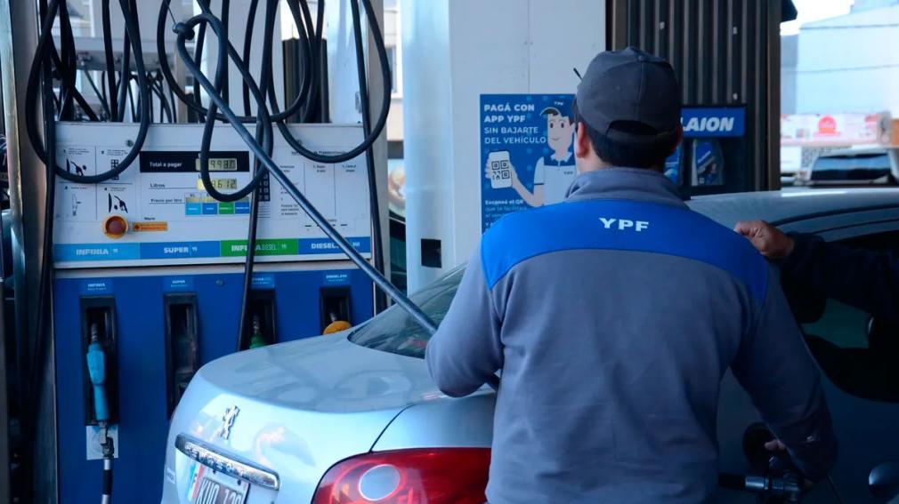 Desde el lunes aumenta otra vez la nafta y el gasoil: se esperan largas colas en las estaciones de servicio