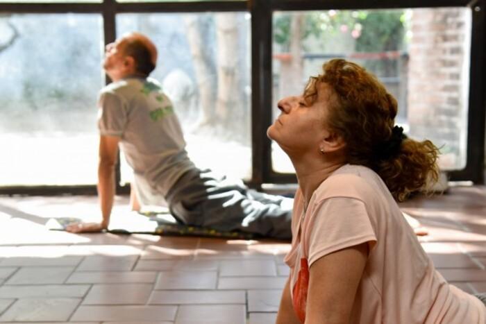Dónde son las clases gratuitas de yoga que dicta la Municipalidad